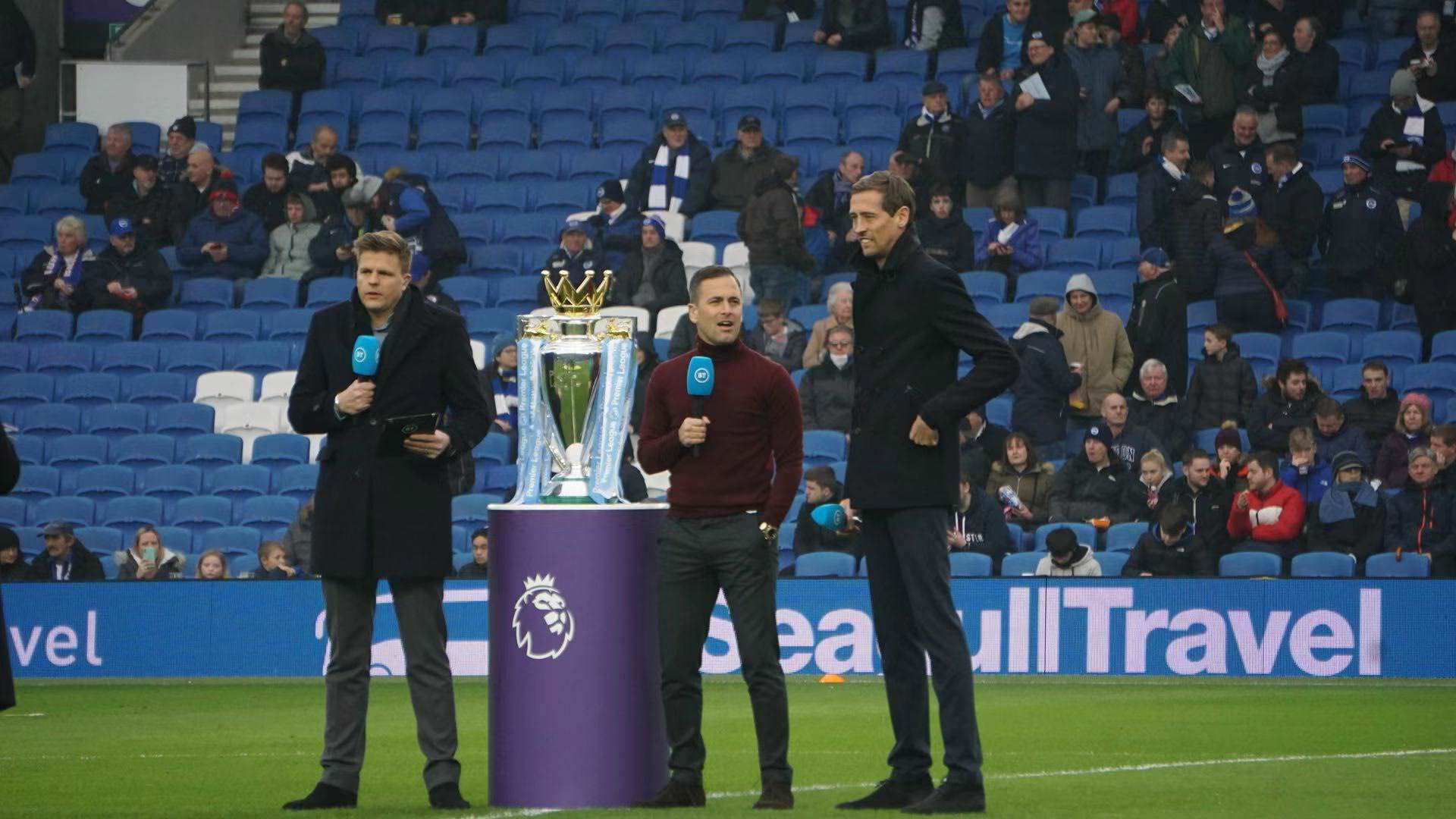 韩淼雨第十二届全国残疾人运动会举重赛场夺双金