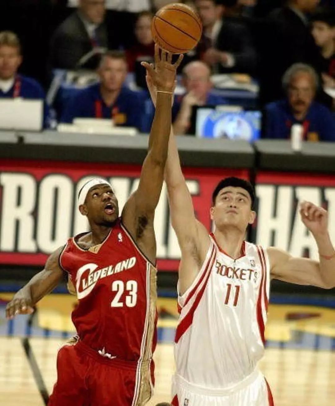 体育西甲：皇家马德里3-1阿尔梅里亚 赢两连胜